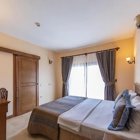 Sleeps 2, Shared Pool - Awz 304, 3