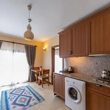 Sleeps 2, Shared Pool - Awz 304, 3 Бодрум